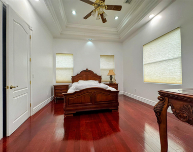 5981 Sw 37th Terrace - Photo Thumbnail 19