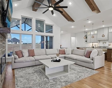 1522 Carter Drive - Photo Thumbnail 4