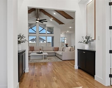 1522 Carter Drive - Photo Thumbnail 3