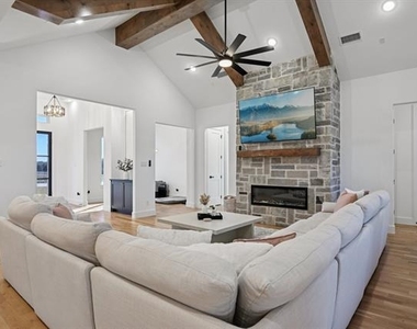 1522 Carter Drive - Photo Thumbnail 5