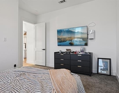1522 Carter Drive - Photo Thumbnail 16
