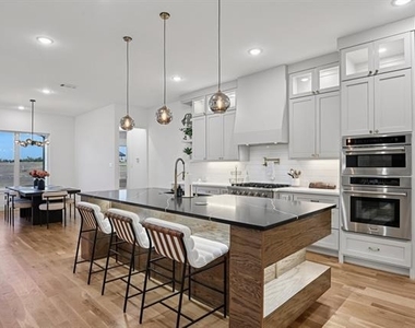 1522 Carter Drive - Photo Thumbnail 8