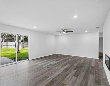 6202 Glenmoor Drive - Photo Thumbnail 23