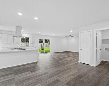 6202 Glenmoor Drive - Photo Thumbnail 8