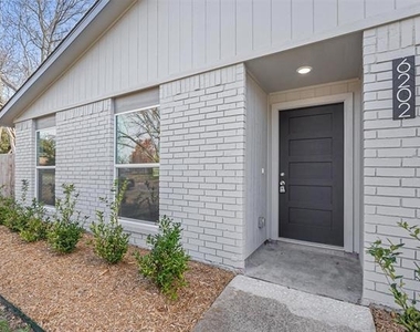 6202 Glenmoor Drive - Photo Thumbnail 2