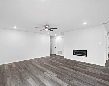 6202 Glenmoor Drive - Photo Thumbnail 6