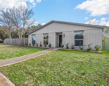 6202 Glenmoor Drive - Photo Thumbnail 3