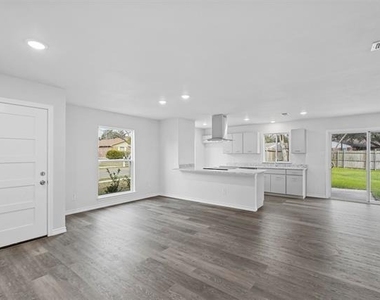 6202 Glenmoor Drive - Photo Thumbnail 5
