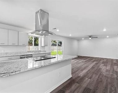 6202 Glenmoor Drive - Photo Thumbnail 11