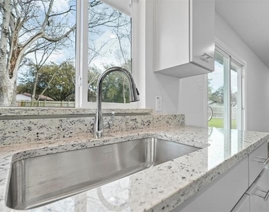 6202 Glenmoor Drive - Photo Thumbnail 15