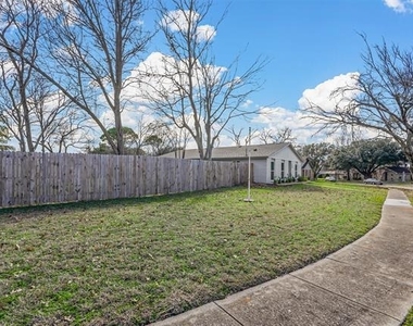 6202 Glenmoor Drive - Photo Thumbnail 34
