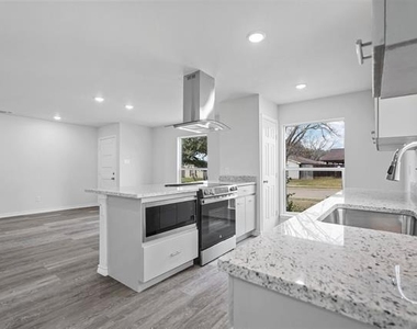 6202 Glenmoor Drive - Photo Thumbnail 10