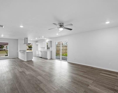 6202 Glenmoor Drive - Photo Thumbnail 7