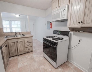 3900 Dexter Avenue - Photo Thumbnail 7