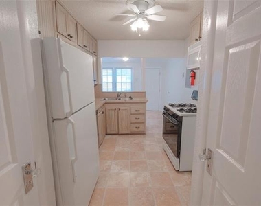 3900 Dexter Avenue - Photo Thumbnail 6