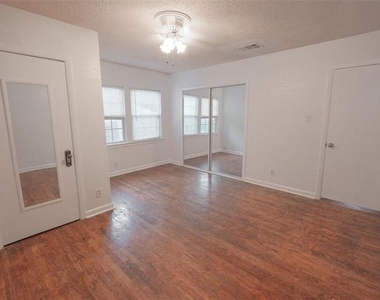 3900 Dexter Avenue - Photo Thumbnail 13
