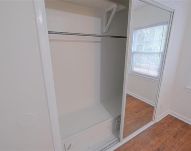 3900 Dexter Avenue - Photo Thumbnail 18