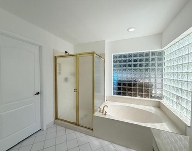 4853 Nw 66th Avenue - Photo Thumbnail 20