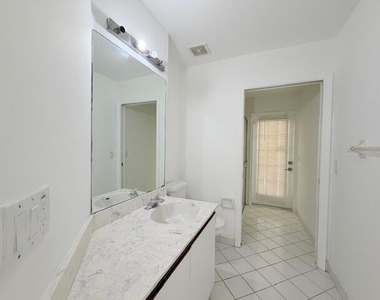 4853 Nw 66th Avenue - Photo Thumbnail 24