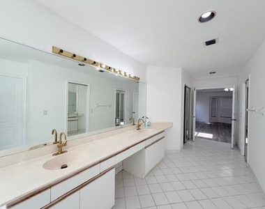 4853 Nw 66th Avenue - Photo Thumbnail 19