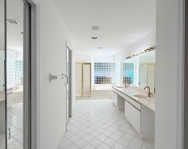 4853 Nw 66th Avenue - Photo Thumbnail 17