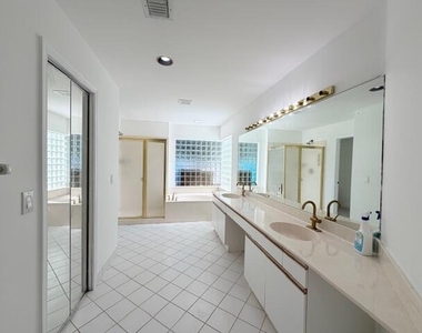 4853 Nw 66th Avenue - Photo Thumbnail 18