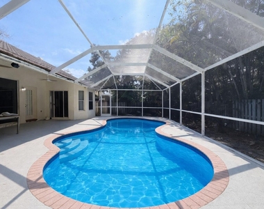 4853 Nw 66th Avenue - Photo Thumbnail 11