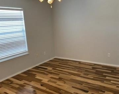 3805 Brandon Park Drive - Photo Thumbnail 10