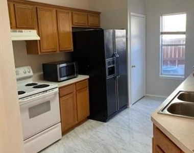3805 Brandon Park Drive - Photo Thumbnail 5