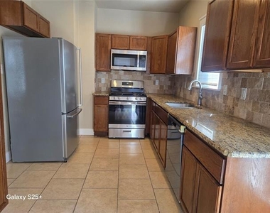 2849 W 12th Street - Photo Thumbnail 5