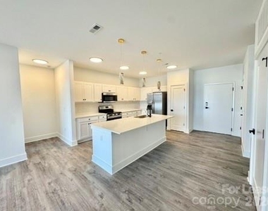 175 W Black Street - Photo Thumbnail 15