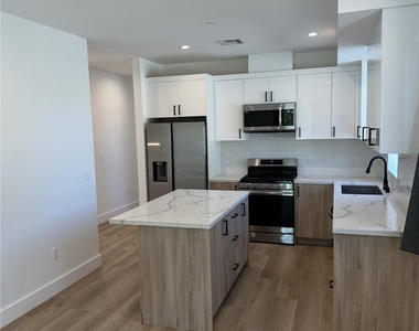 14247 Sylvan Street - Photo Thumbnail 3