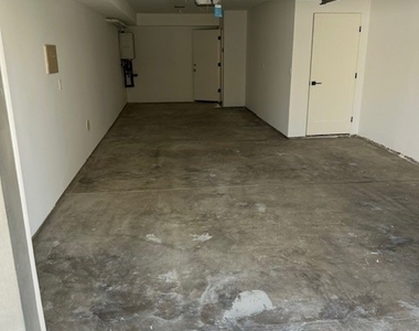 14247 Sylvan Street - Photo Thumbnail 13