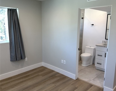 14247 Sylvan Street - Photo Thumbnail 9