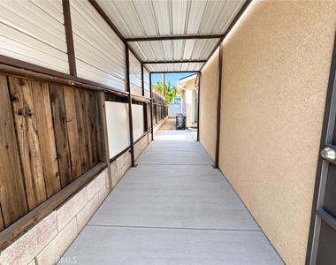 6907 Noble - Photo Thumbnail 14