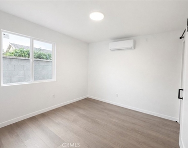 6907 Noble - Photo Thumbnail 5