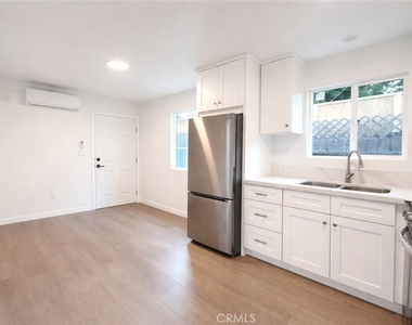6907 Noble - Photo Thumbnail 10