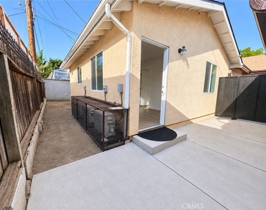 6907 Noble - Photo Thumbnail 12