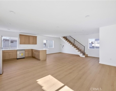 10905 Dalerose - Photo Thumbnail 2