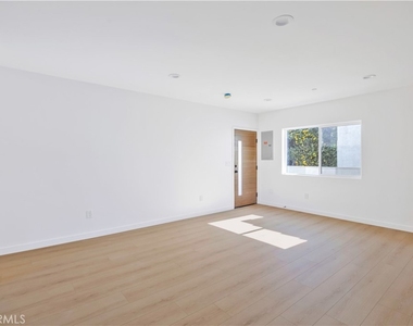 10905 Dalerose - Photo Thumbnail 5