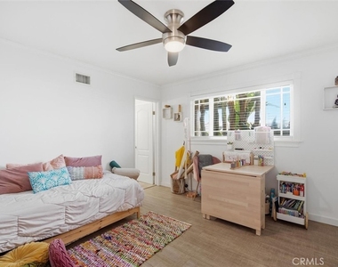 6443 Gross Avenue - Photo Thumbnail 15
