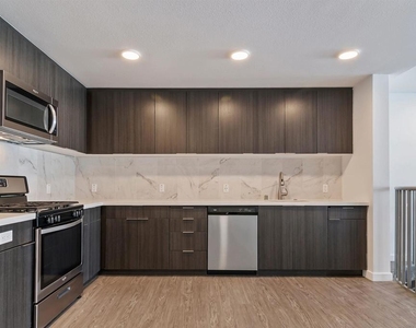 5750 Hollywood Boulevard - Photo Thumbnail 5