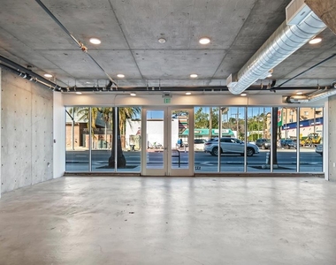 5750 Hollywood Boulevard - Photo Thumbnail 22