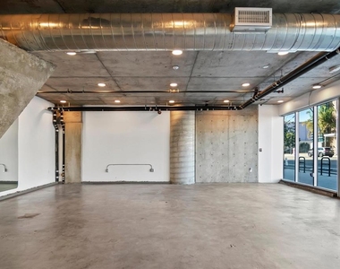 5750 Hollywood Boulevard - Photo Thumbnail 21