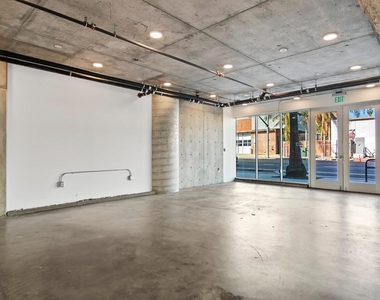 5750 Hollywood Boulevard - Photo Thumbnail 17