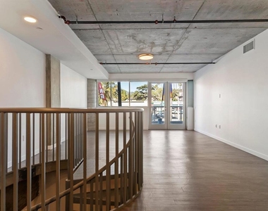 5750 Hollywood Boulevard - Photo Thumbnail 6