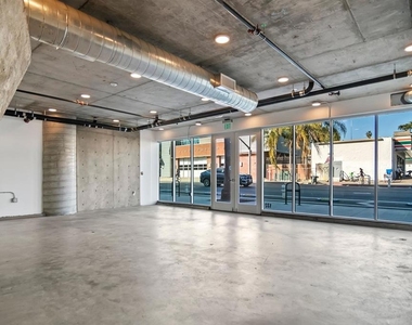 5750 Hollywood Boulevard - Photo Thumbnail 20