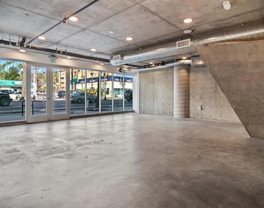 5750 Hollywood Boulevard - Photo Thumbnail 18