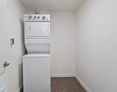 5750 Hollywood Boulevard - Photo Thumbnail 14