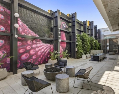 5750 Hollywood Boulevard - Photo Thumbnail 31